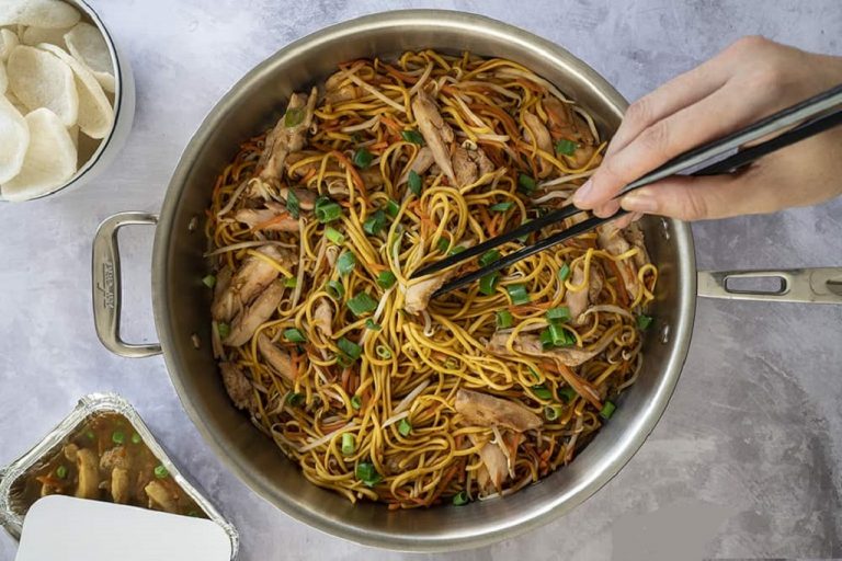 How to make chicken chow mein like the takeaway