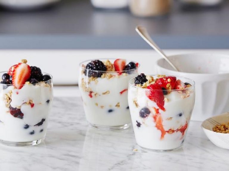 Fruit or yogurt dinner: is it healthy?