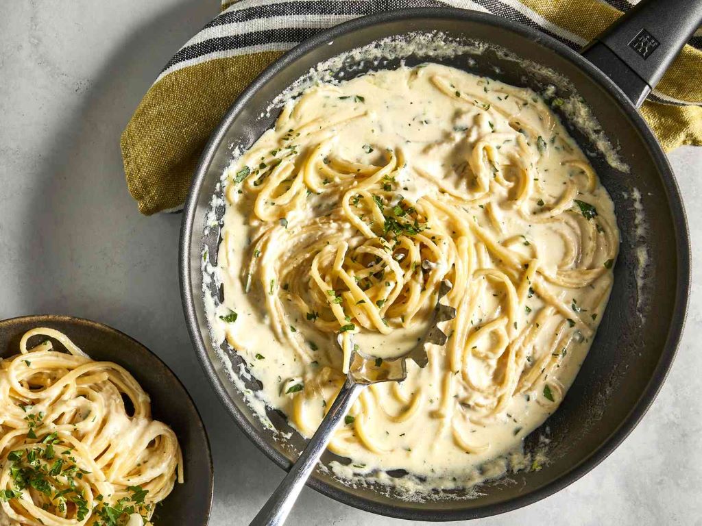 How to Customize Your Alfredo Sauce